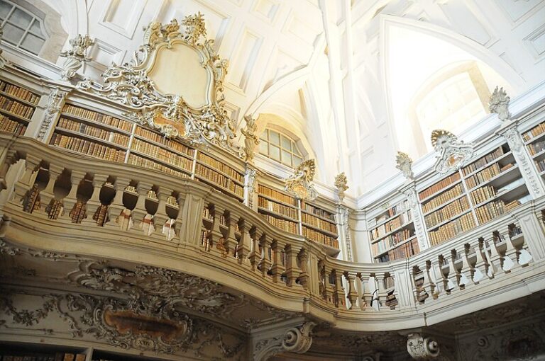 Library_of_the_Convent_of_Mafra_(3)